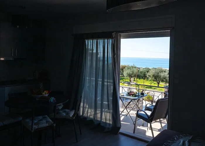 Thea Luxury Residences Апарт-отель Захаро