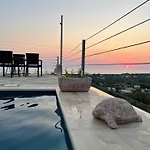 Thea Luxury Residences 4* זכארו