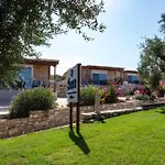 מלון דירות Thea Luxury Residences 4*