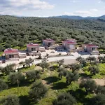Thea Luxury Residences מלון דירות זכארו