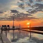 Thea Luxury Residences מלון דירות