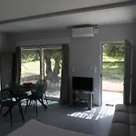 Thea Luxury Residences זכארו