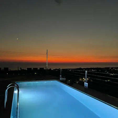 Thea Luxury Residences ザハロ