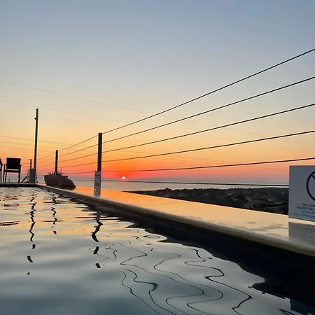 Thea Luxury Residences Apartahotel 4*