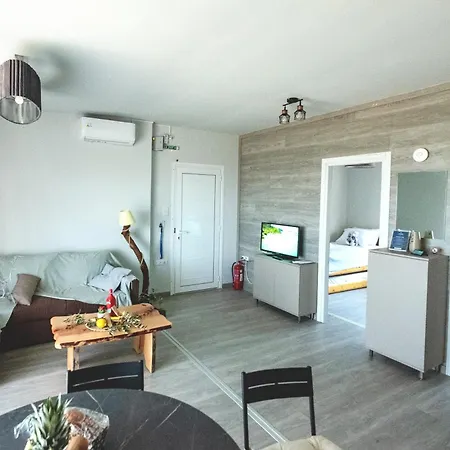 アパートホテル Thea Luxury Residences 4*