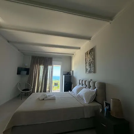 מלון דירות Thea Luxury Residences 4*